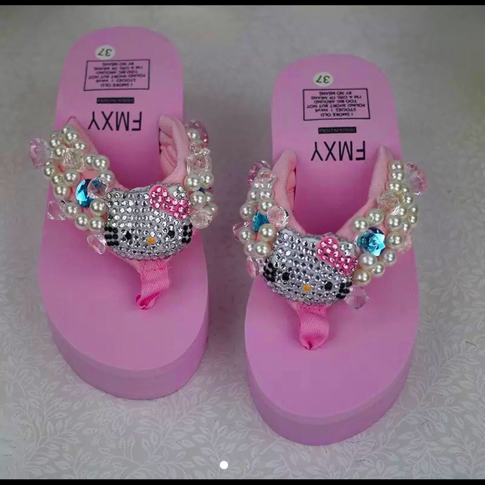ADORABLE PINK PLATFORM FLIP FLOPS💗💗💗